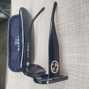 Gucci, Black Sunglasses with Interlocking GG.